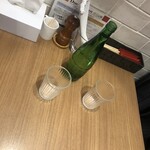 黄金の塩らぁ麺 ドゥエイタリアン 市ヶ谷本店 - テーブル席