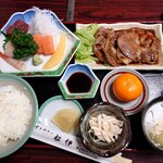 すきやきの松伊 - 松坂特製定食 2,200円(税込)。