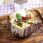 Gapao-style cheese volcano lunch set with chunky meat and fragrant basil