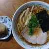 みつやの里 - 料理写真:中華そば しょうゆ味(中)＆おむすび