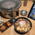 焼肉ホルモン 神戸浦島屋 - 国産牛 すき焼き丼