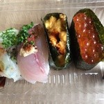 唐戸市場 活きいき馬関街 - ２回戦１貫100円コーナーで