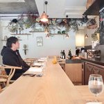 レストラン アニス - 店内のカウンター席の風景です