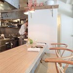 レストラン アニス - 店内のカウンター席の風景です