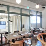 レストラン アニス - 店内のテーブル席の風景です