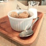 レストラン アニス - メニュー 3800円 の角砂糖とミルク