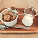 レストラン アニス - メニュー 3800円 の角砂糖とミルク