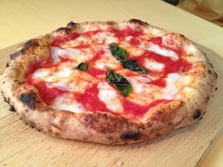 SOLO PIZZA Napoletana da Gennaro - 世界一のマルゲリータ