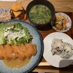 Mukaka - おにぎり定食の全容