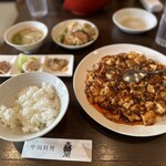 木蘭 - 特製麻婆豆腐と小皿鳥唐揚げ