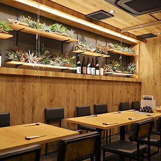 心斎橋駅5分◆木の温かみを感じる癒し空間！個室完備・貸切可能