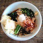 地粉うどん わだち草 - 温かい揚げもちぶっかけの大盛り