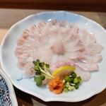 三惚 - ヒラメの薄造り。一度に３、４枚食べちゃうぞ