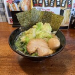 横浜家系ラーメン いりなか家 - 醤油豚骨＋野菜＋味玉＋ほうれん草増し