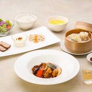 「坂元のくろず」をふんだんに使用した、こだわりのランチセット