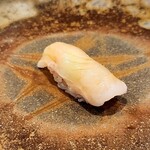 鮨 奥 - 鮎魚女昆布〆・今年は特に海水温が高いので9月並み肥えているそう