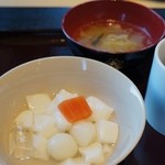 そばいきんぐ - 相方は杏仁豆腐を大量にもってきてました（笑）
