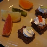 そばいきんぐ - フルーツも小さめで、とても食べやすいのも◎