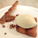 レストラン アニス - メニュー 3800円 のタルトタタン、シナモンアイス、フロランタン盛り合わせ