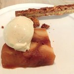 レストラン アニス - メニュー 3800円 のタルトタタン、シナモンアイス、フロランタン盛り合わせ