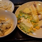 そばいきんぐ - エビ天も食べ放題なのですよ！！（ちょっと小さいけど）