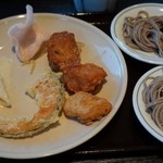 まずはお蕎麦と天ぷら系を。