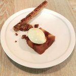 レストラン アニス - メニュー 3800円 のタルトタタン、シナモンアイス、フロランタン盛り合わせ