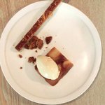 レストラン アニス - メニュー 3800円 のタルトタタン、シナモンアイス、フロランタン盛り合わせ