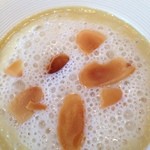 レザンファン ギャテ - サツマイモのスープと香ばしく焼いたアーモンド