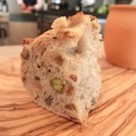 レストラン アニス - メニュー 3800円 のタピオカと胡椒のパン