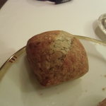 レ セゾン - 魚料理用のパン、四万十のあおさのりが練りこんであります。