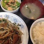 中華新楽 - ニラレバ炒定職