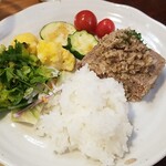 キッチン ブルー グローブ - ご飯、サラダを乗せて、デュクセルは元に戻します