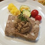 キッチン ブルー グローブ - 反対側から、黄色いカリフラワーが色鮮やか