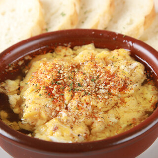 多彩なアヒージョを満喫！和が感じられるお出汁アヒージョもあり