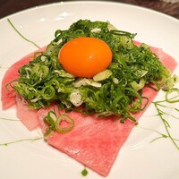 華火 錦店 - 九条ネギとサーロインの塩ユッケ
