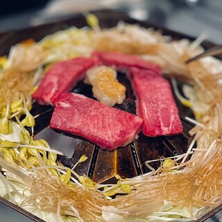 一台50万円の高級な特注鍋で味わう《ワギュジスカン》