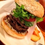 ブッチャーズテーブル 大泉学園店 - アボカドチーズバーガー(パティ2枚追加)