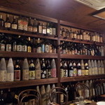 日南 - 2階の酒棚