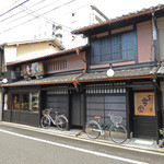 俵屋旅館 - 遊形ギャラリーがある通り