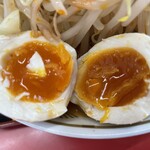 ラーメン もっけだの - 『赤の担々麺野菜マシマシ辛さマシ+味玉』の味玉