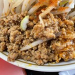 ラーメン もっけだの - 『赤の担々麺野菜マシマシ辛さマシ+味玉』のひき肉