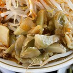 ラーメン もっけだの - 『赤の担々麺野菜マシマシ辛さマシ+味玉』のザーサイ