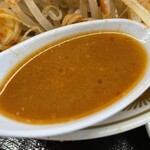 ラーメン もっけだの - 『赤の担々麺野菜マシマシ辛さマシ+味玉』のスープ