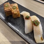 Kyuushuuzushi Sushitora Aburi Sushi Tora - サーモン炙りとイカ炙り
