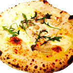 四色芝士披萨SP (水牛马苏里拉奶酪、戈尔贡奶酪、塔雷焦奶酪、蘑菇、迷你番茄