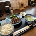 Sumiyaki Gyuu Tan Akabee Bunt En - 厚切り牛たん定食（中）