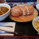 Pho 19  - 牛すじ肉の煮込みのバインミーセット。ヴェトナムらしく、辛いとかはない。けどスパイスは使ってる。味付けは全てVietでした。興味深いお店さんです。1,100円税込。