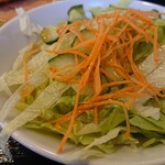 Pho 19  - サラダは、ノンオイル。ヴェトナム的な甘いタレにお酢、魚醤？お塩だけ？