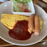 Kyampasu Kafe Kapuchi-No - オムレツとウインナ〜、洋食の定番、屋根(^^)v